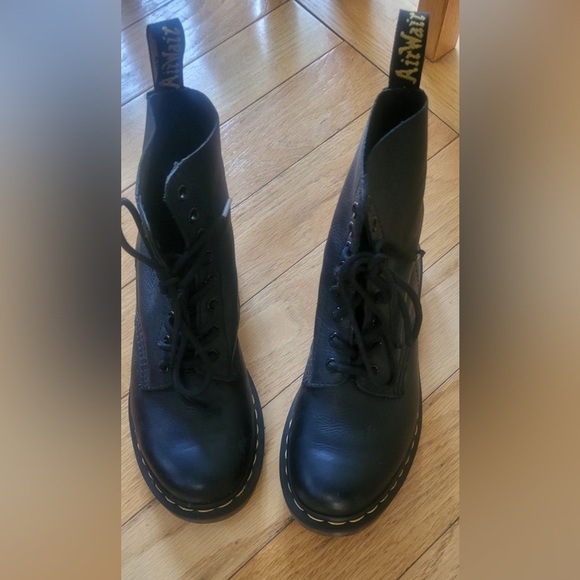 Doc Martens - Picture 2 of 4
